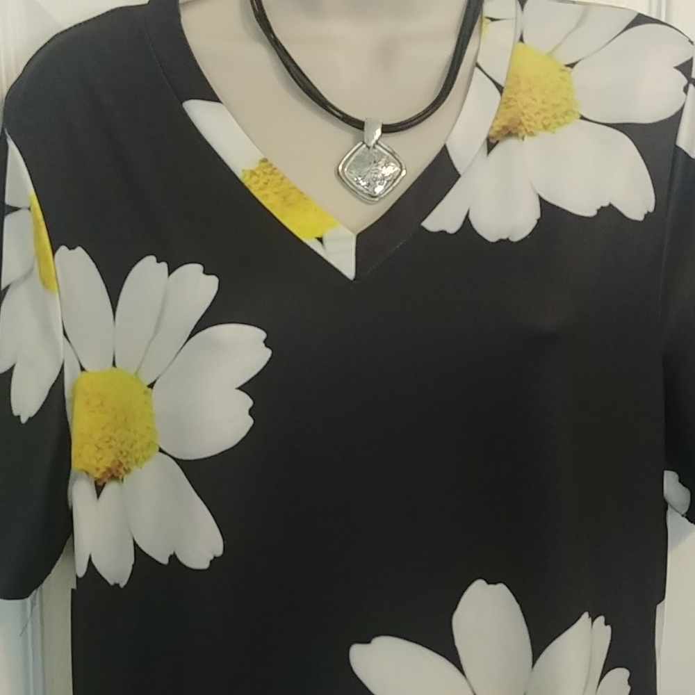 Women's top - Picture 2 of 7